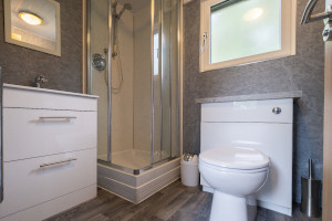 Canny Lodge shower room